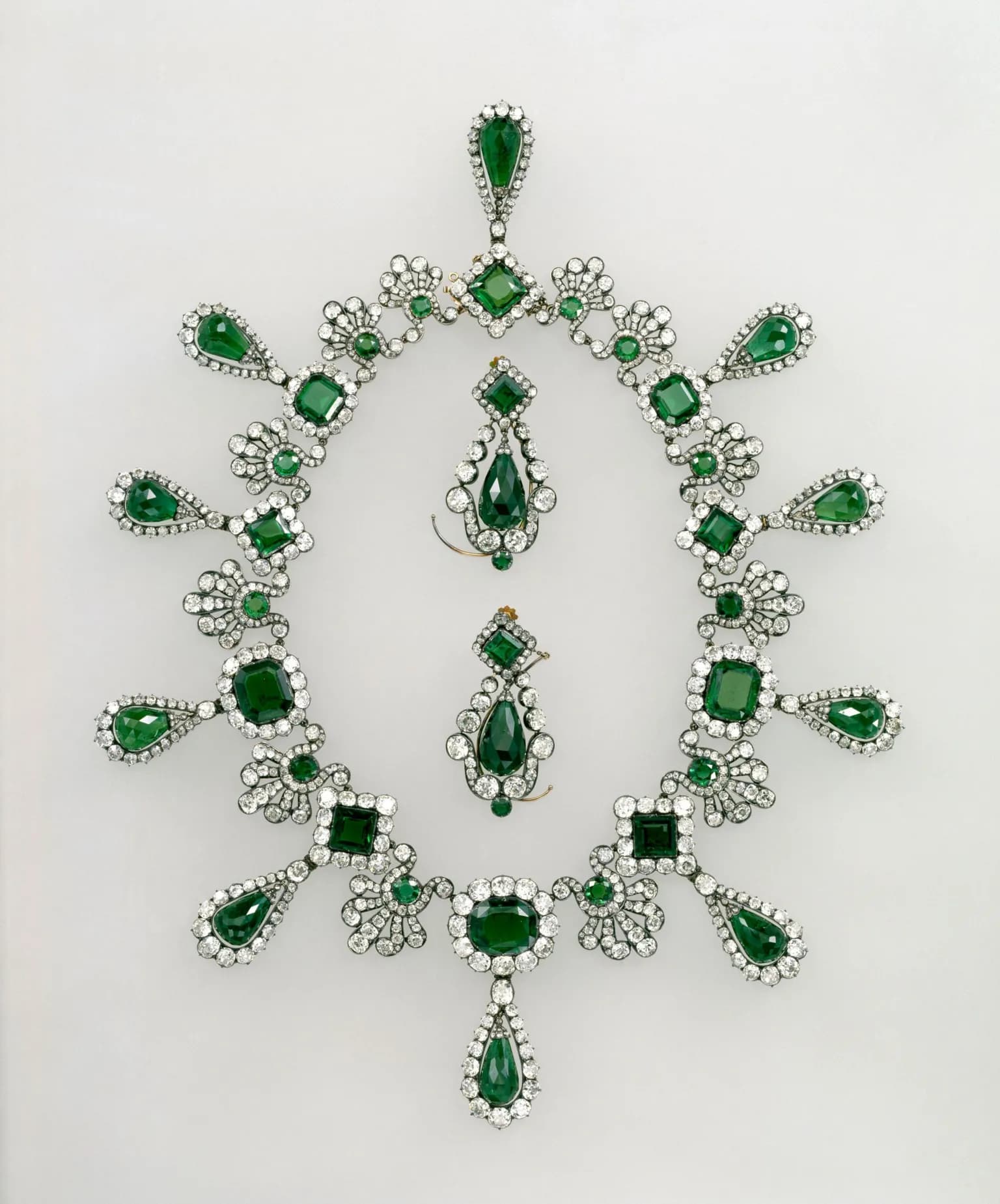 The Louvre Heist: Napoleon’s Emerald Wedding Gift Among Missing Jewels