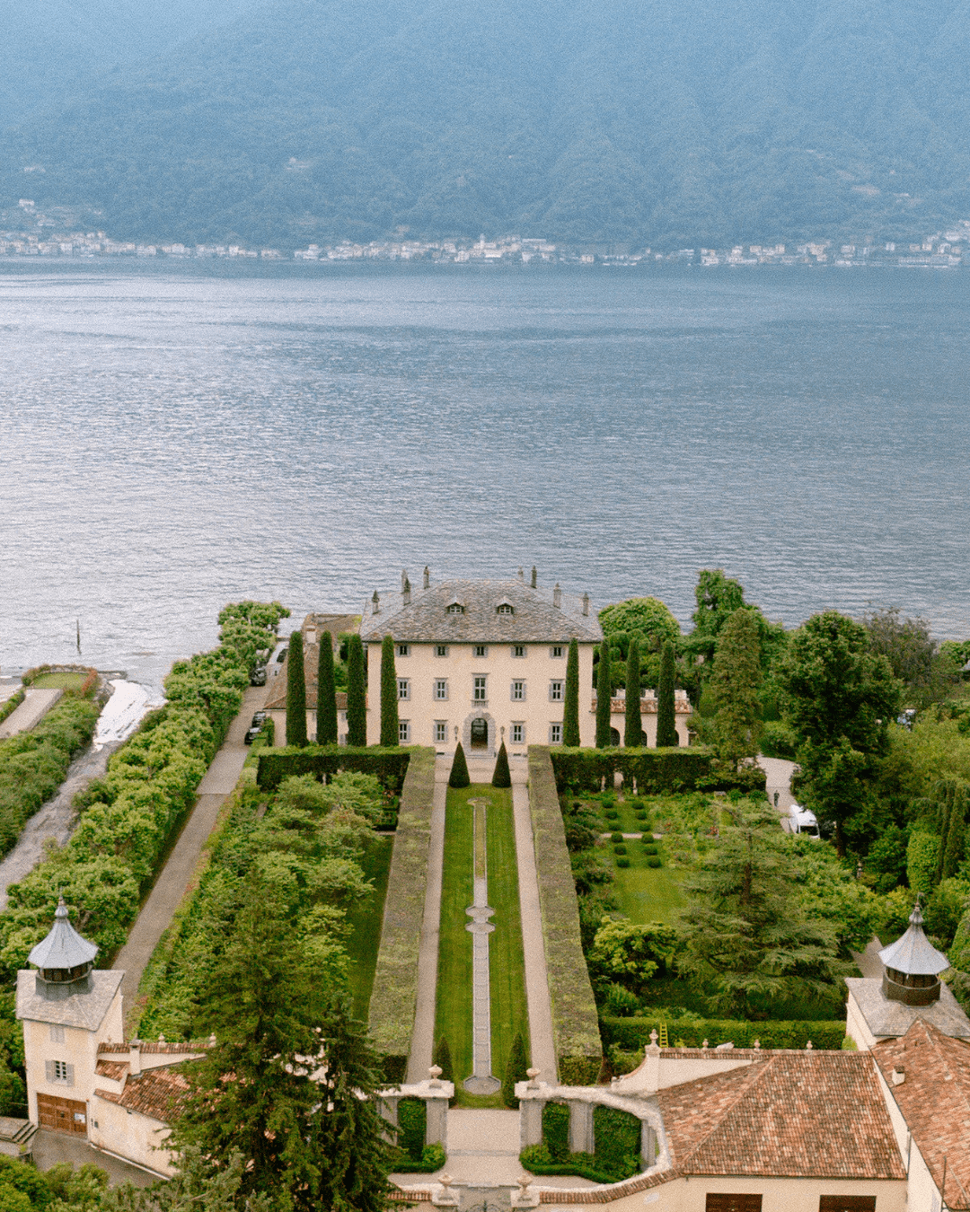 9 Tips And Tricks You Need To Know If You’re Having A Spring Wedding