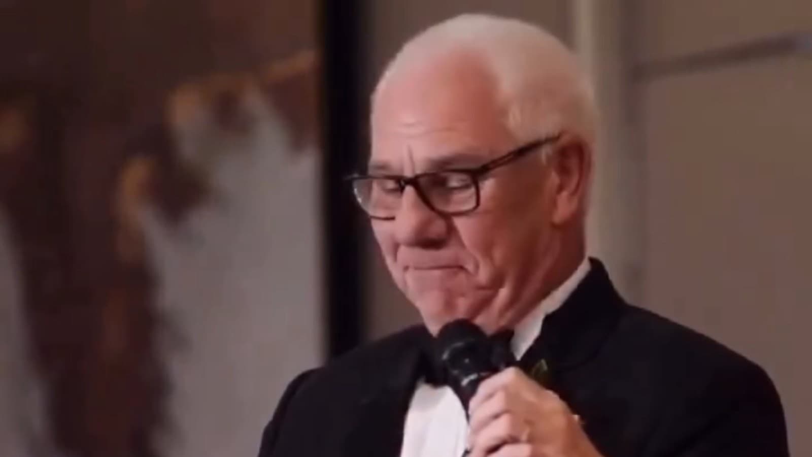 How to Write a Memorable Wedding Speech: A Guide for Grooms and Dads