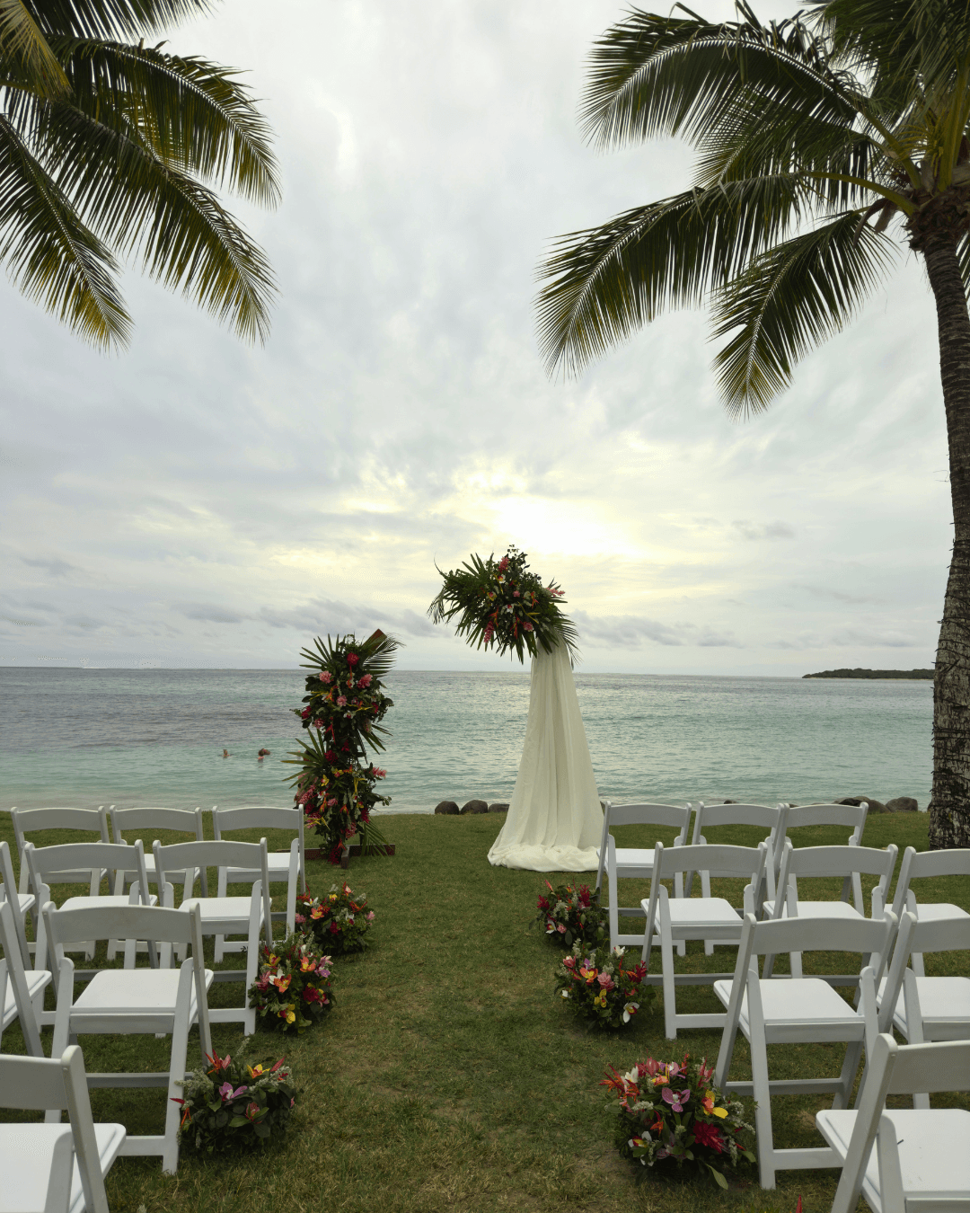 outdoor destination wedding in fiji