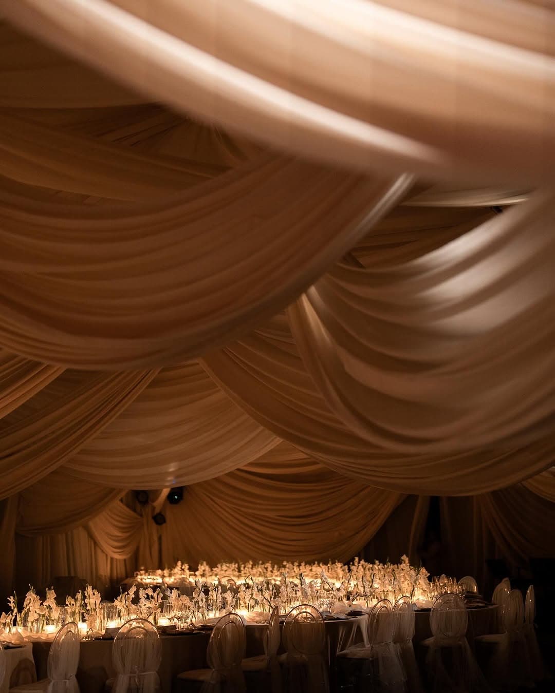 Your Guide to a Glamorous Yet Minimalist Wedding with Pantone’s 2025 Colour of the Year ‘Mocha Mousse’