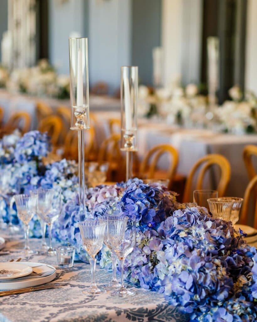 How Solid Colors Are Transforming Wedding Décor