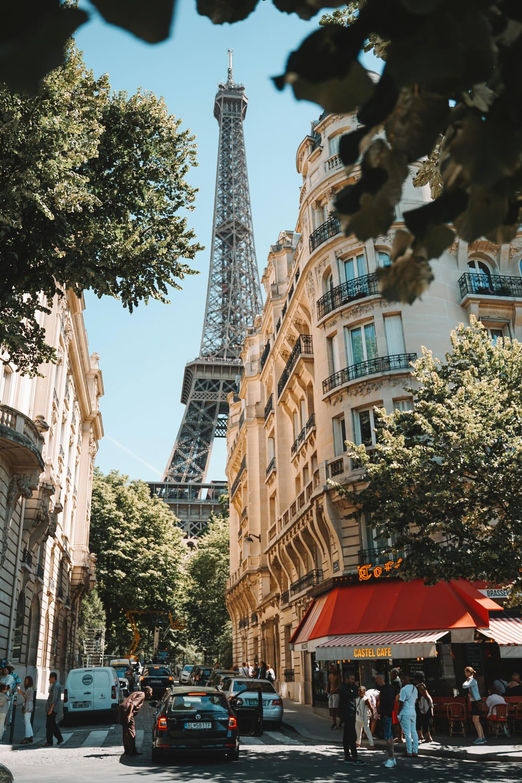 12 Unforgettable Paris Honeymoon Ideas For Adventurous Couples