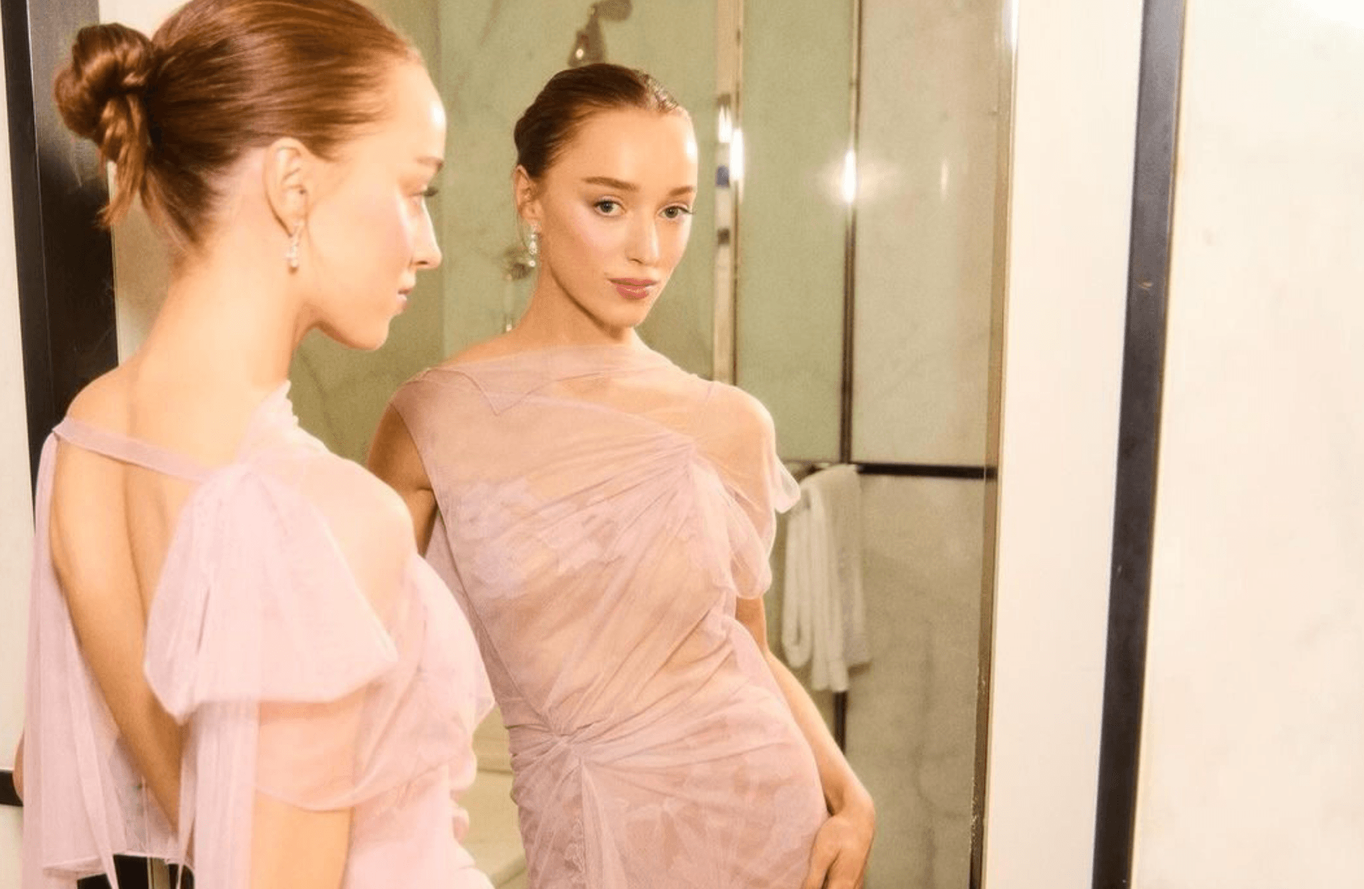 The Diamond of the Season, Phoebe Dynevor is Engaged!