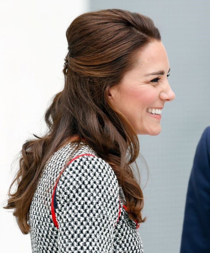 prince william, kate, george and charlotte waving