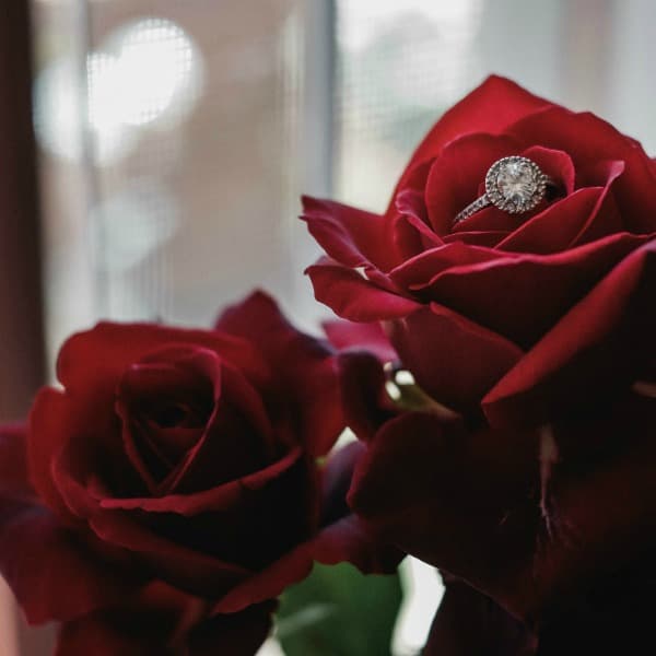 5 THINGS EVERY DESTINATION BRIDE NEEDS TO KNOW BEFORE PICKING A WEDDING GOWN