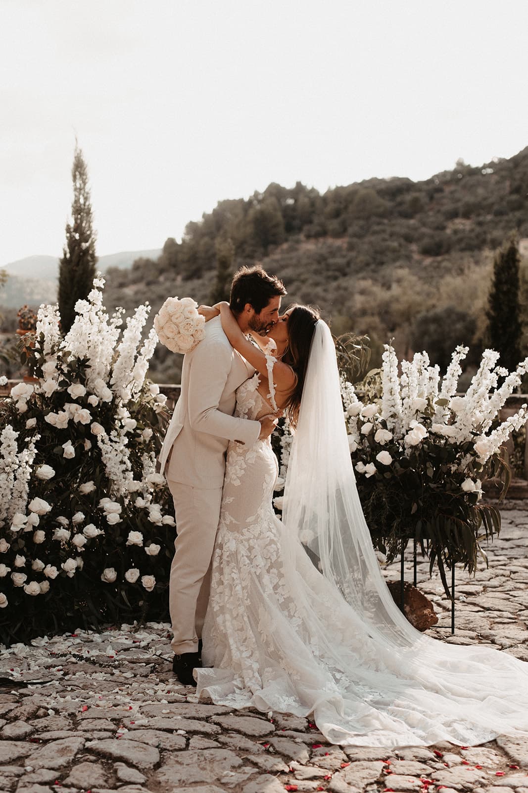 OLIVIA AND STEFANO’S JAW-DROPPING WEDDING IN ITALY