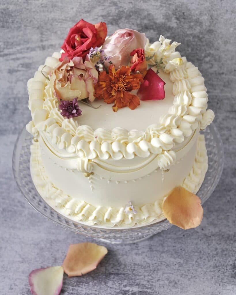 Here Are All The Current Trends in Wedding Cake Designs You Need To Know 