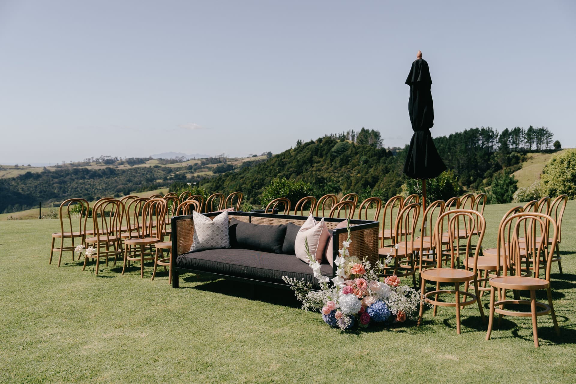 How to Choose The Perfect Colors For Your Spring Wedding