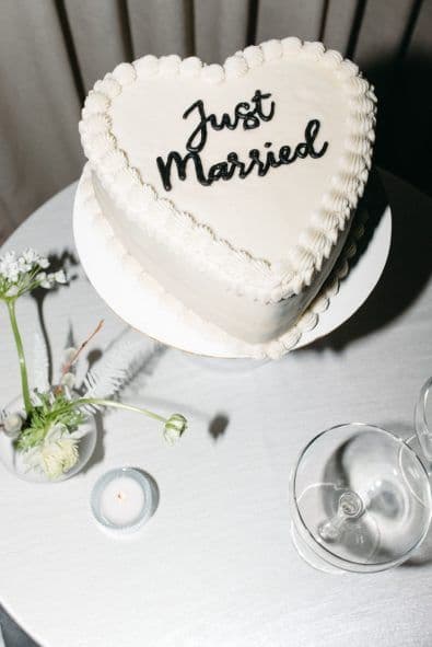 Why Small Wedding Cakes Are Trending Now