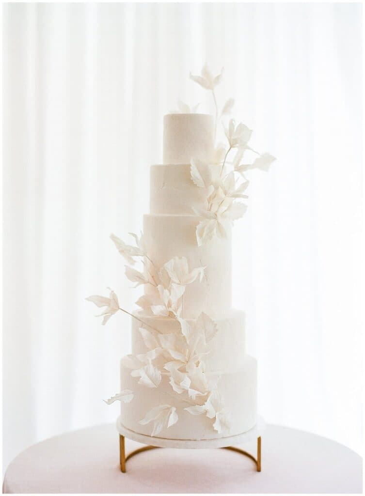 Why Small Wedding Cakes Are Trending Now