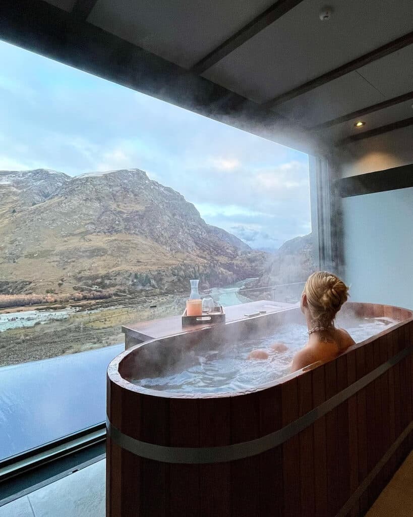 Gift Guide for Newlyweds This Holiday Season