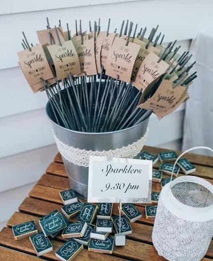10 Unique Holiday-Themed Wedding Ideas