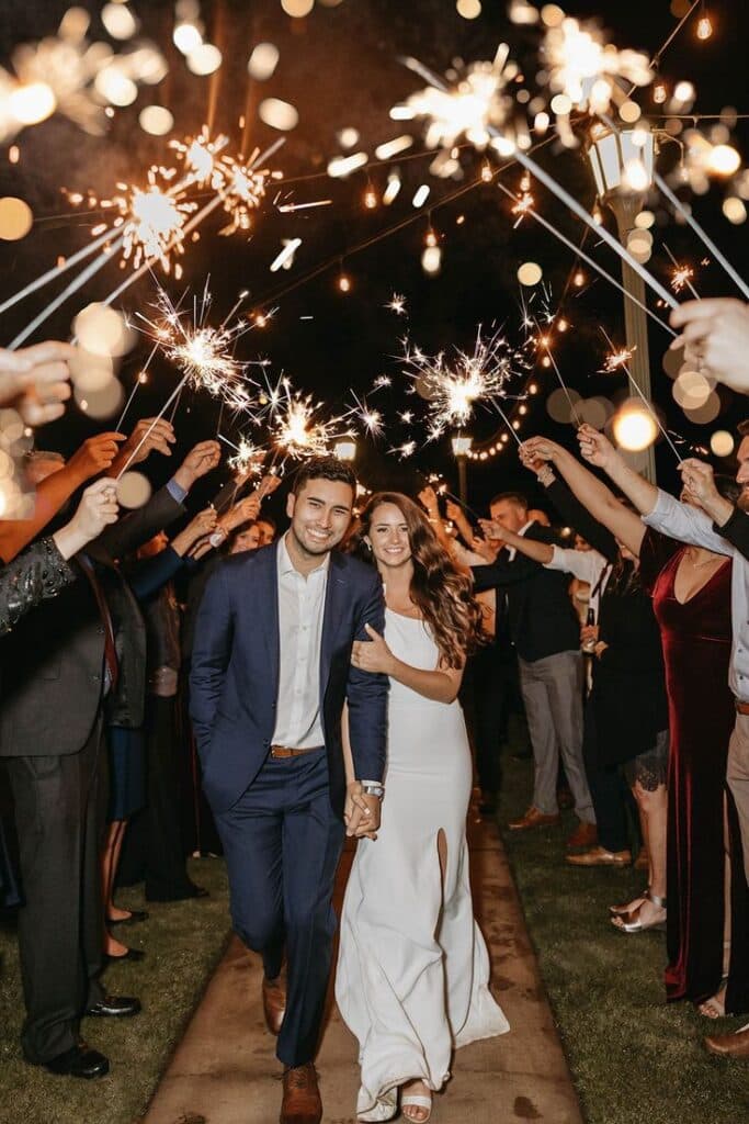 10 Unique Holiday-Themed Wedding Ideas