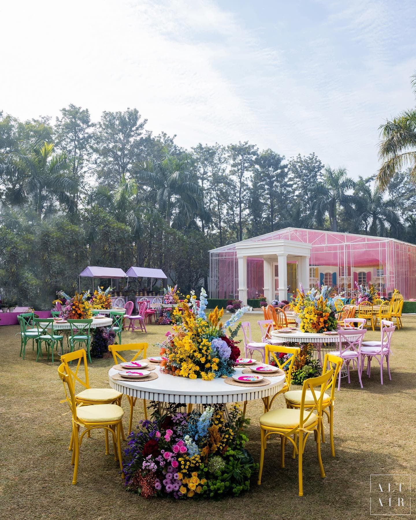 Trending: Colourful Tablescapes