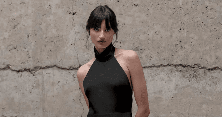 10 Chic Bridesmaids Dresses to Shop for a Black-Themed Destination Wedding 