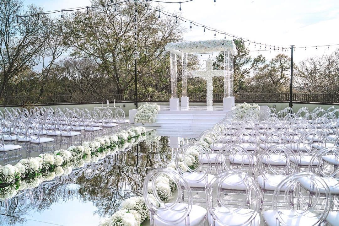 Here’s How to Pull Off a Luxurious All-White Wedding Theme