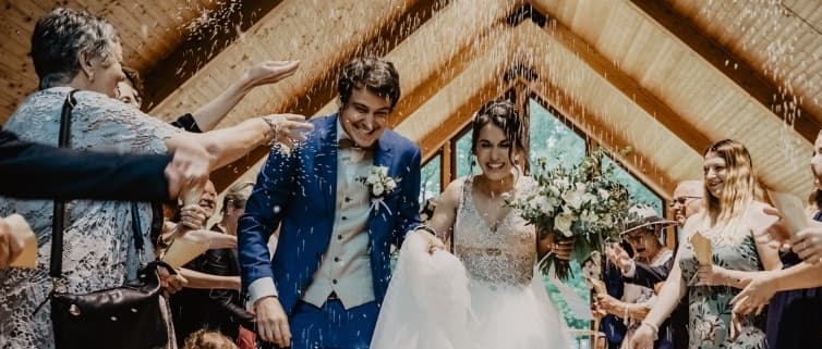 The Bride’s Guide to a Wedding Day Emergency Kit