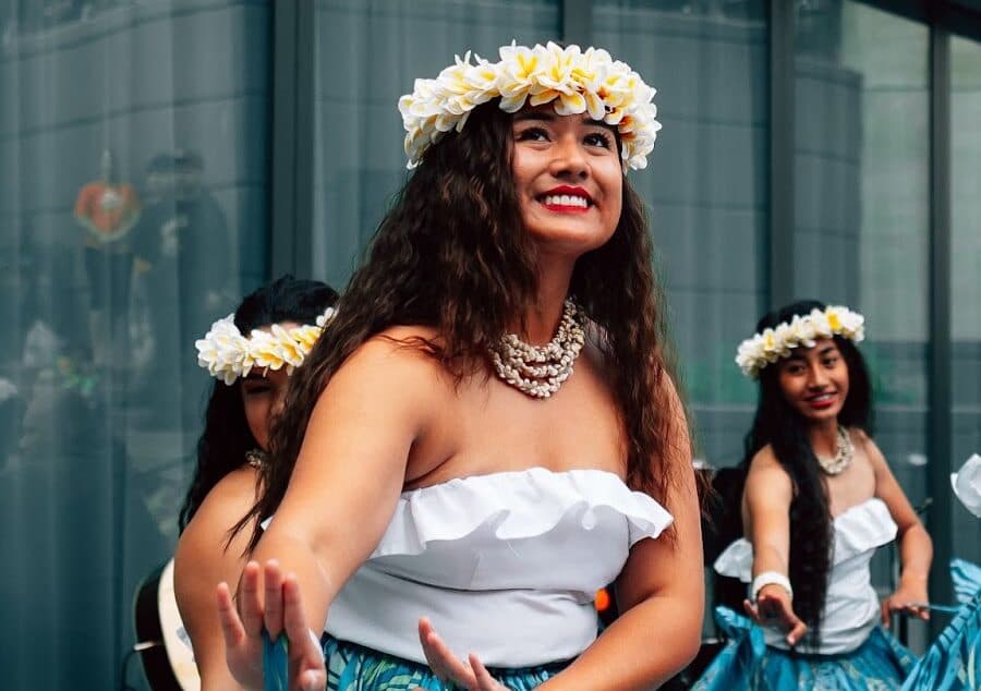 10 of the Most Charming Wedding Traditions in Hawaii