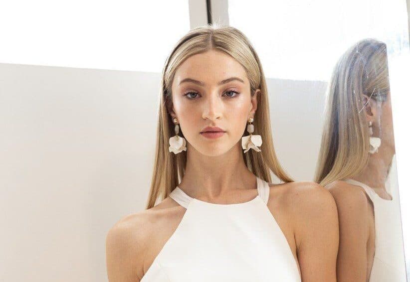 10 Sophisticated Ways to Style Straight Hair for Your Wedding