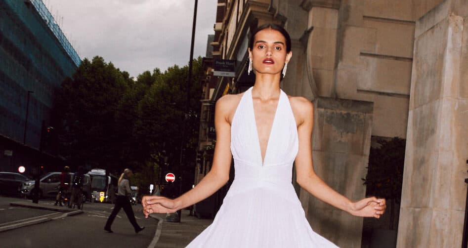 5 Wedding Dresses from the ’90s That Are Cool Again