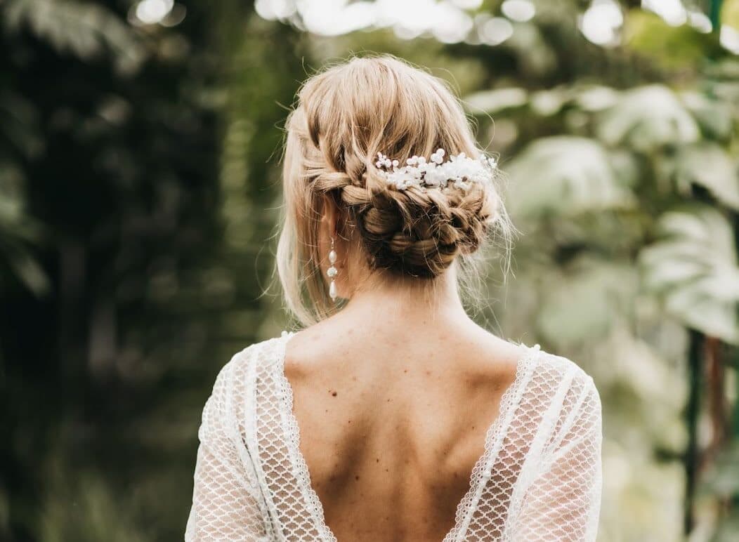 10 Stunning Hairstyles for Brides with Long Hair
