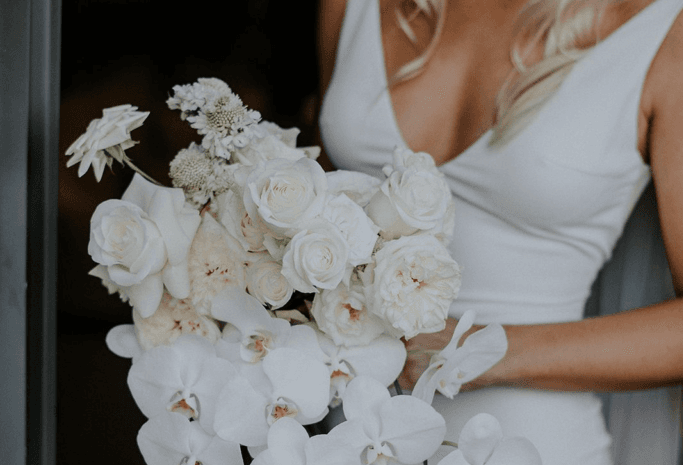 10 Best Floral Perfumes for Your Wedding Day