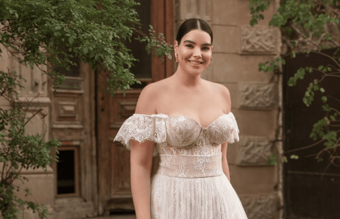 10 Gorgeous Wedding Gowns That Are Perfect for Curvy Brides