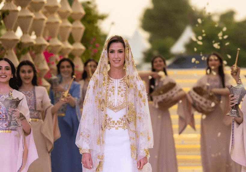 Rajwa Al-Said Looks Stunning Wearing a Traditional Attire at Henna Night Celebration