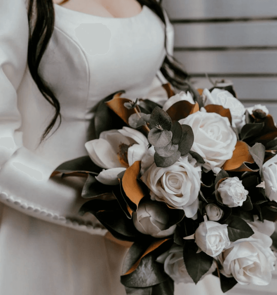 Plan sustainable weddings with the use of silk florals that are re-usable and better for the environment.