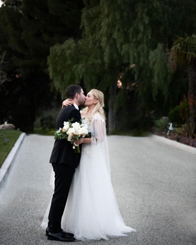 Abigail Breslin marries Ira Kunyansky her long time partner.