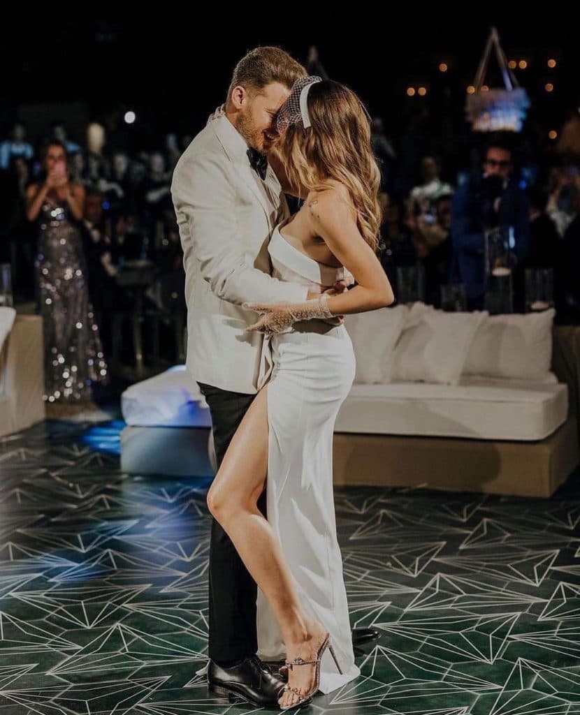 Newly weds on the dance floor 