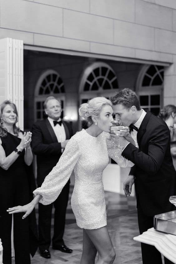 BRINGING BACK 60s STYLE WEDDING