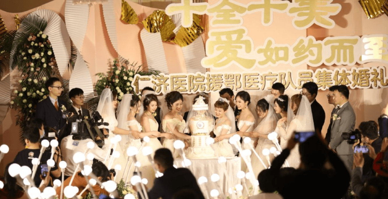 Hospital Hosts Mass Wedding For Nurses