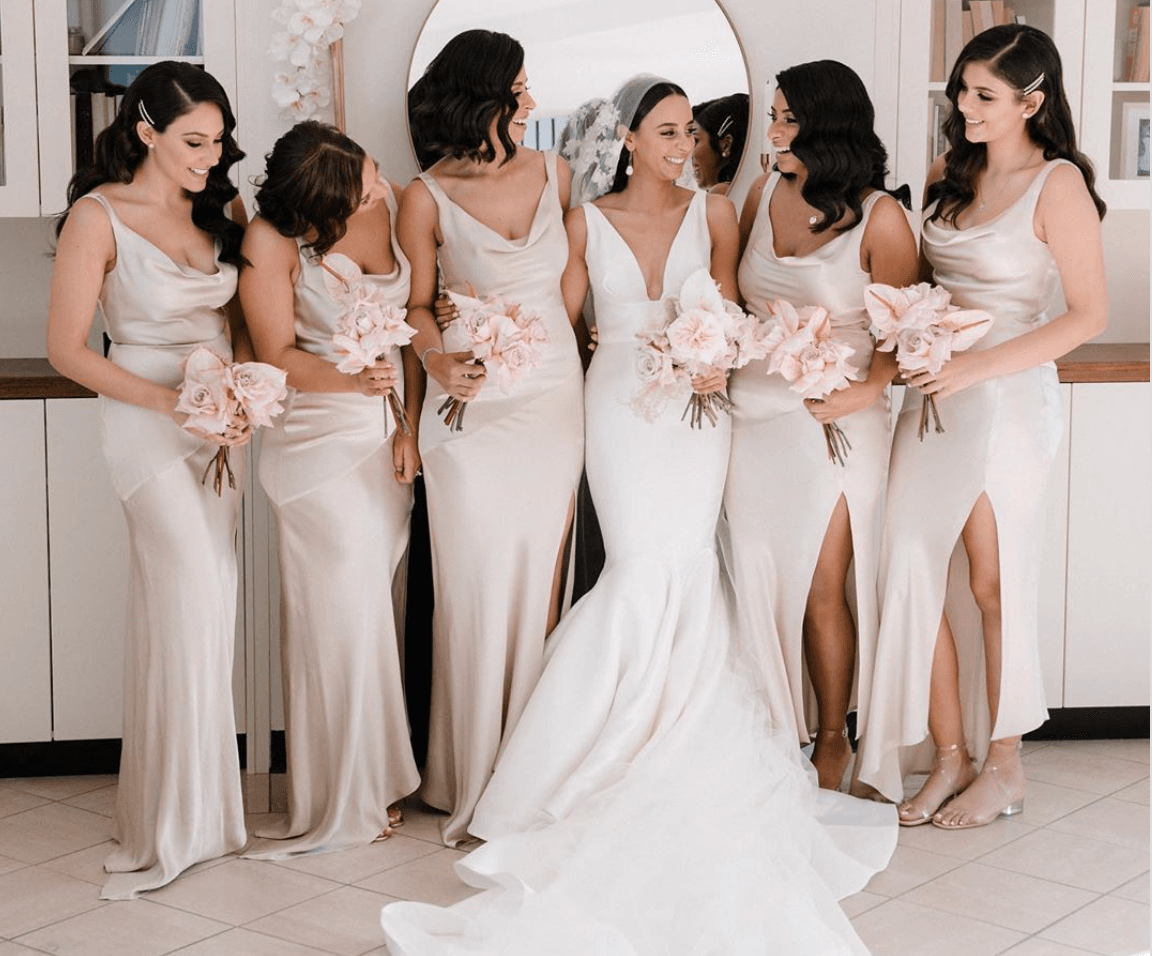 The Photos You Need To Take With Your Bridesmaids On Your Wedding Day