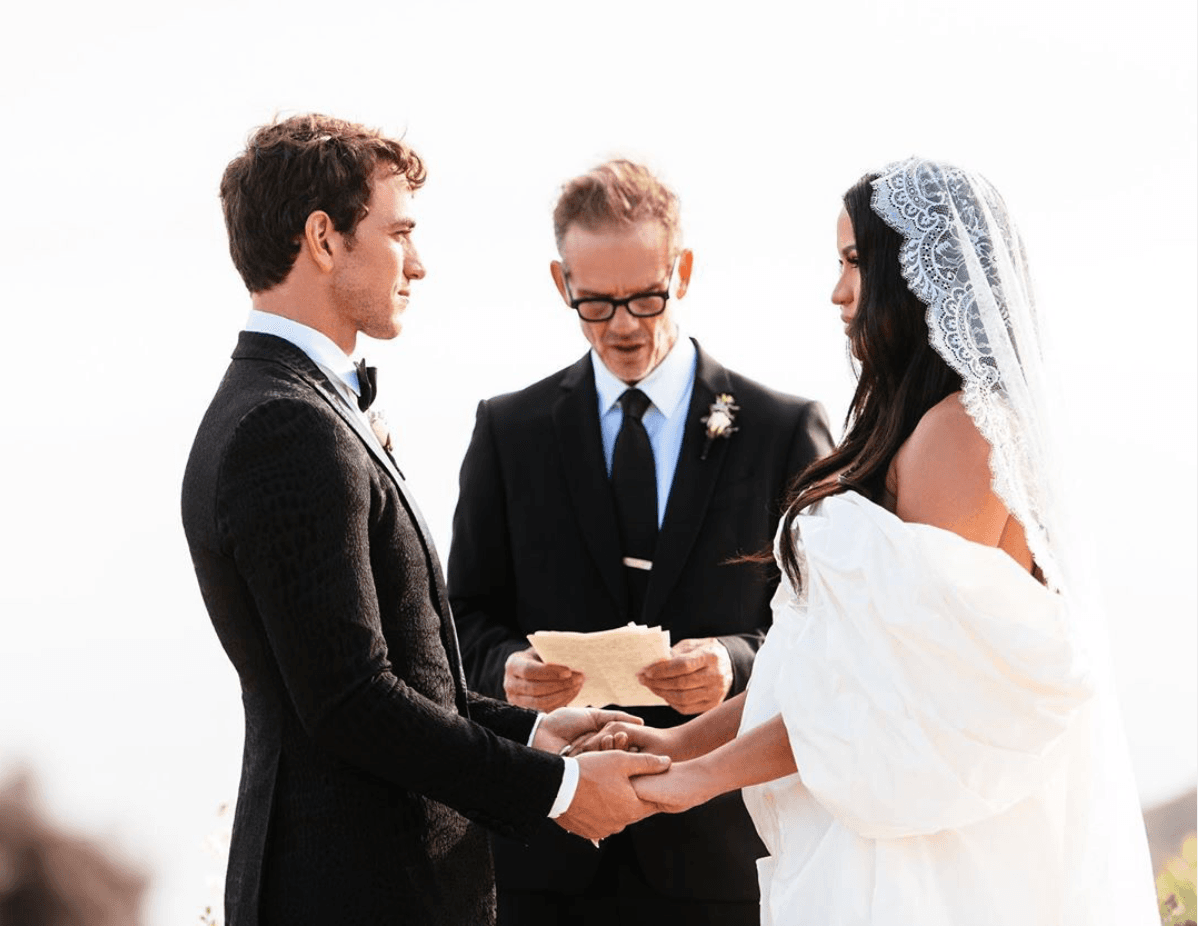 Singer Cassie Just Got Married! See Her Wedding Look