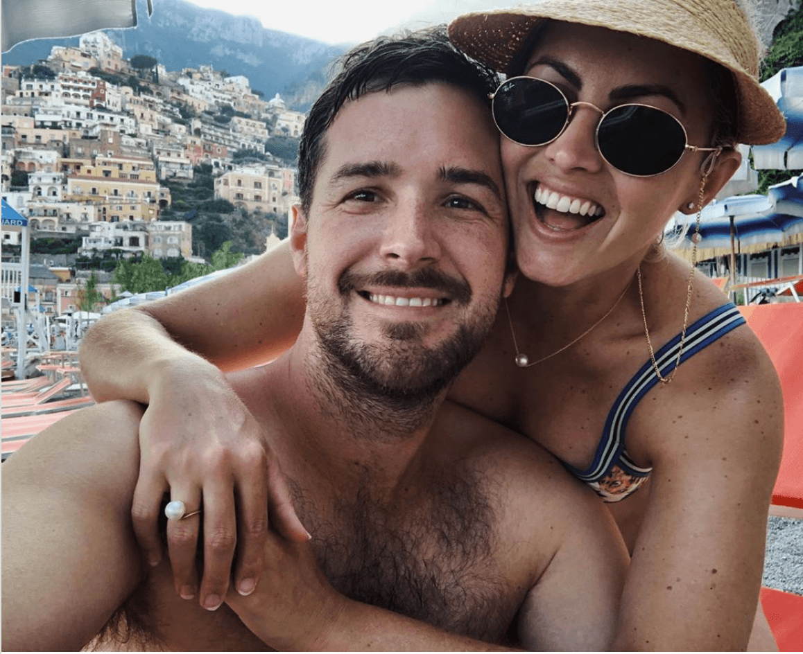 Former Bachelor Star Nikki Gogan Sends Fans Into Meltdown With This Picture