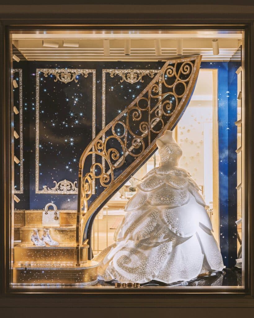 Luxury Holiday Lights Couples Should Steal for Christmas Wedding Inspiration