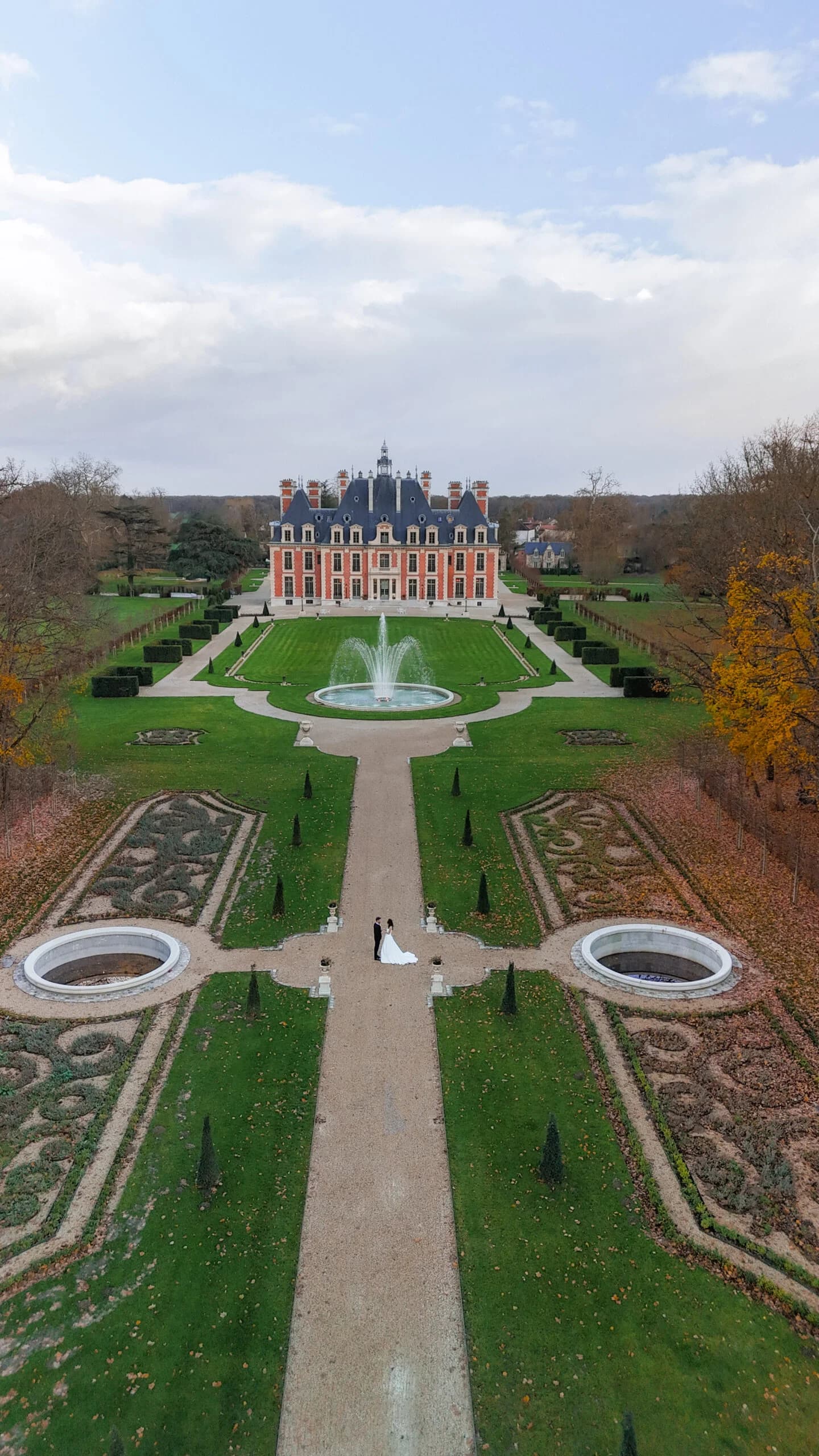 A French Fairytale: Dreamy Editorial Shoot at Château de Nainville, Captured by Aurelle Photo