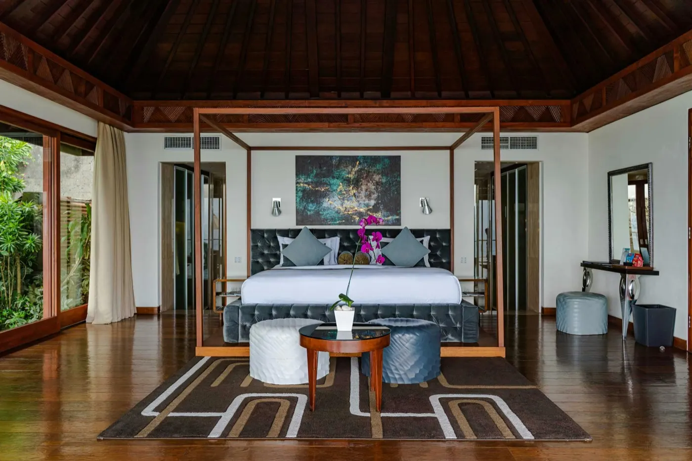 Four poster villa bedroom