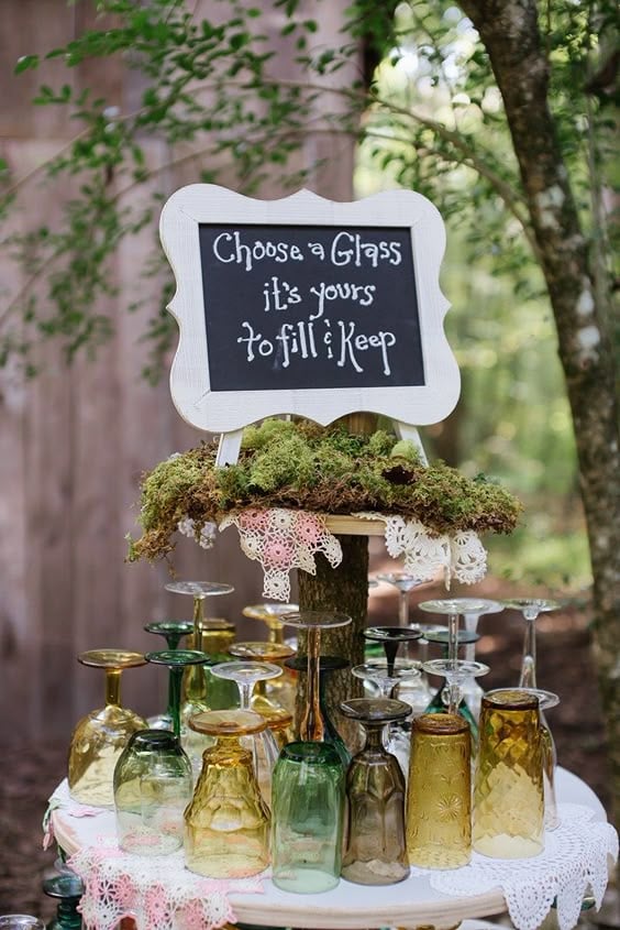 Tickle your woodland senses with this rustic natural wedding: 