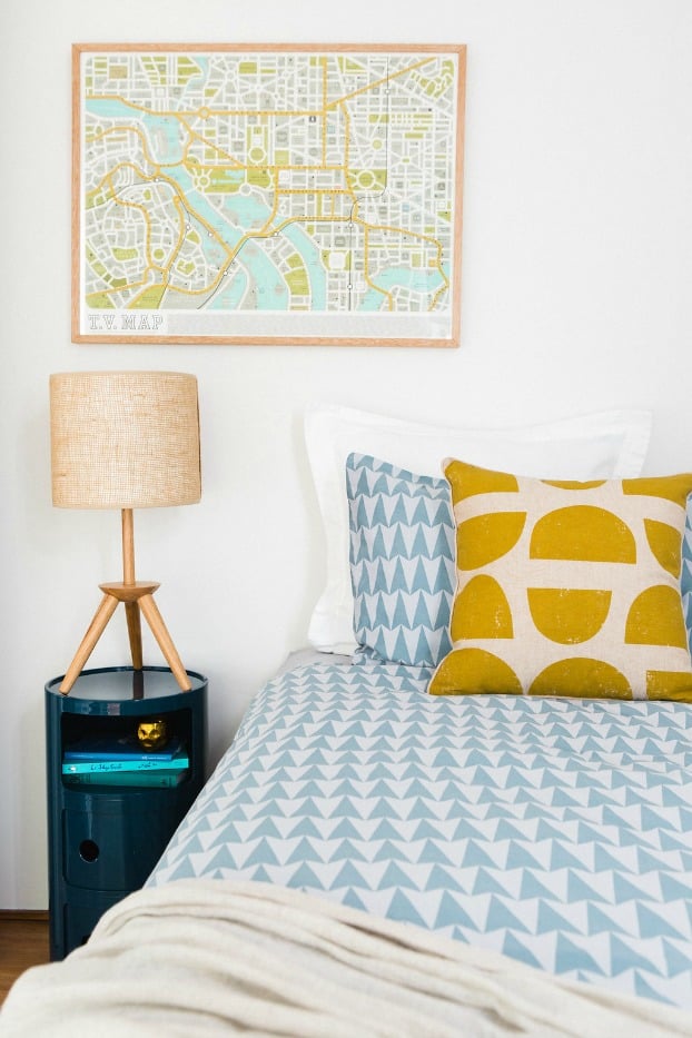 how to decorate a bachelor pad