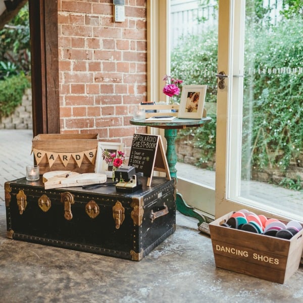kathryn and ben relaxed country wedding 