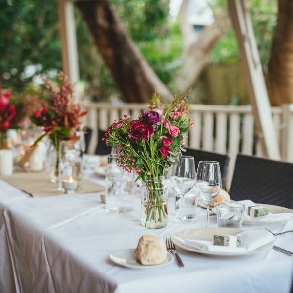 kathryn and ben relaxed country wedding 