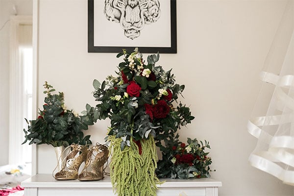 Modern glam wedding flowers