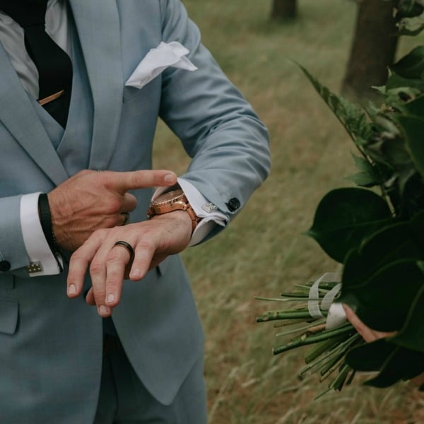 backless wedding dress