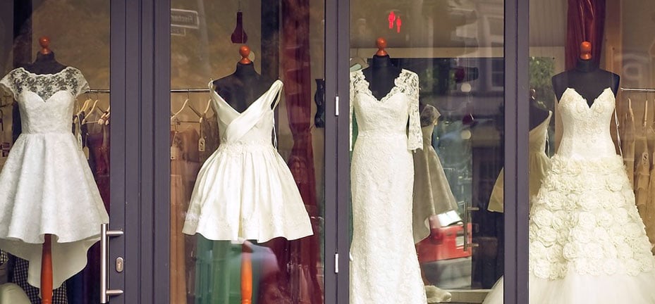 The 10 questions you NEED to ask when wedding dress shopping