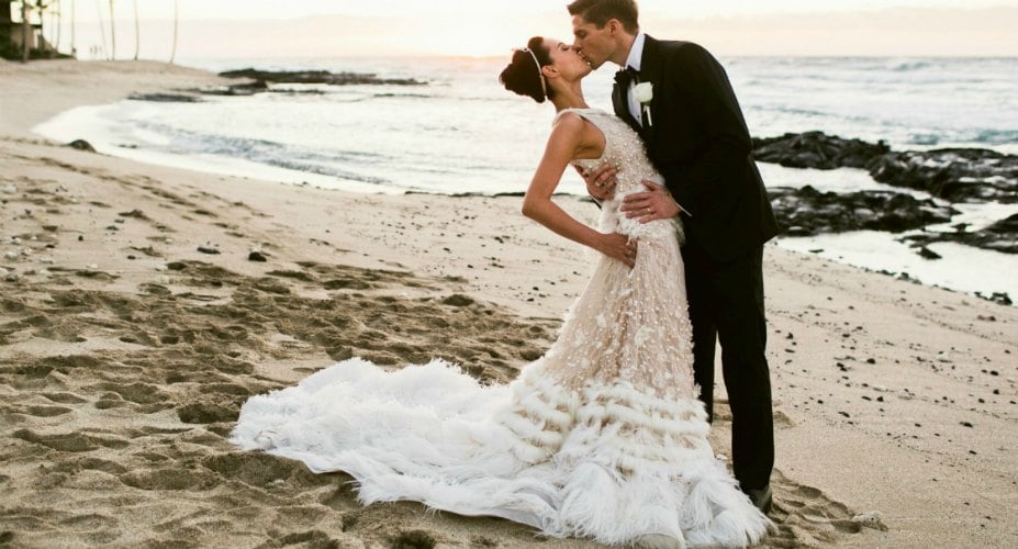 feather wedding gown, bride feather, bride dress feather, 