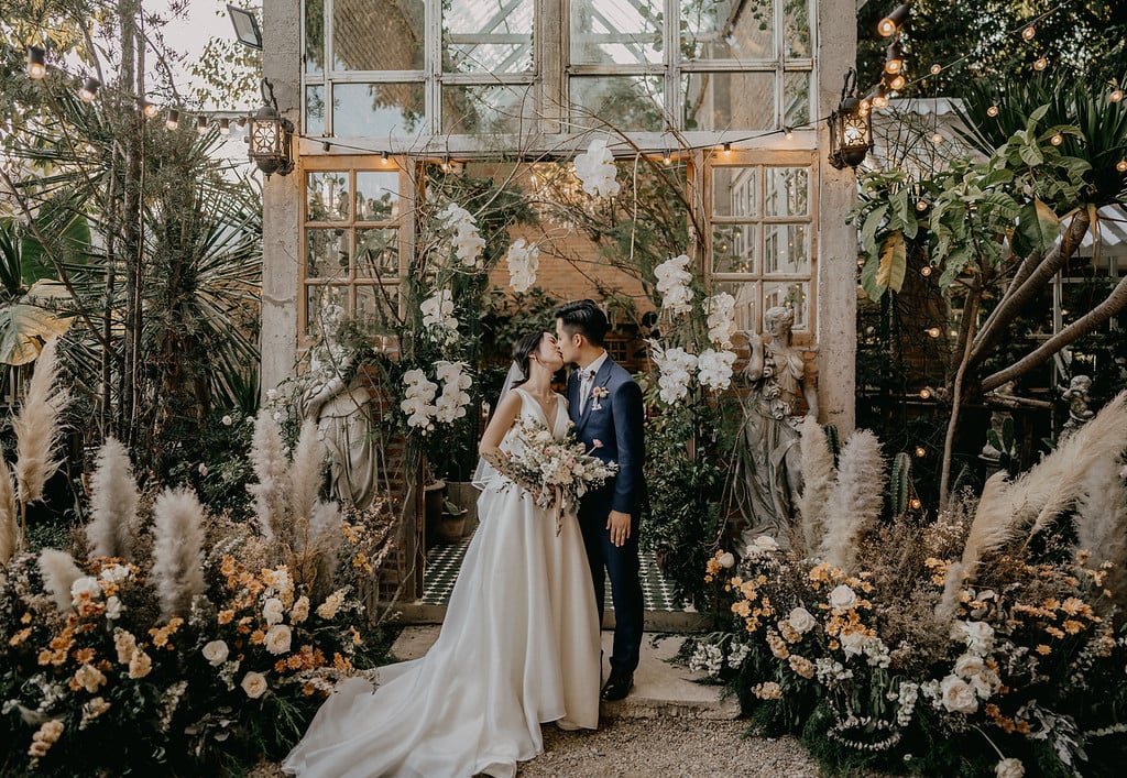Chiangmai rustic glasshouse wedding captured by Hipster Wedding