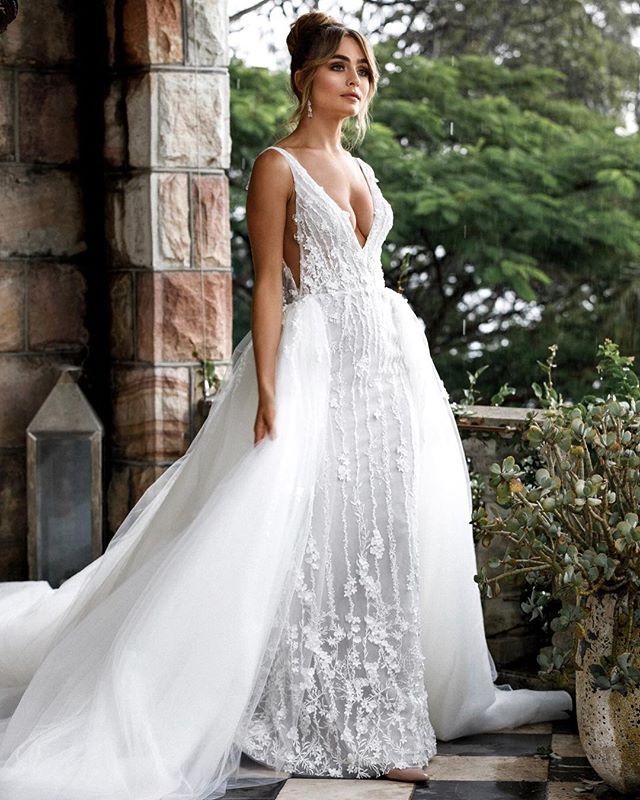 off the shoulder wedding dress, off the shoulder wedding gown, off the shoulder bride, off the shoulder wedding trend